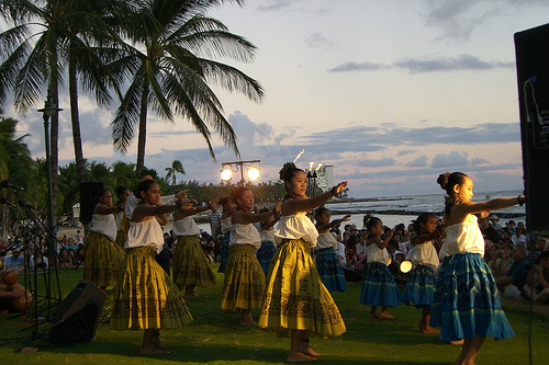 FREE Hula Show @ Kuhio Beach